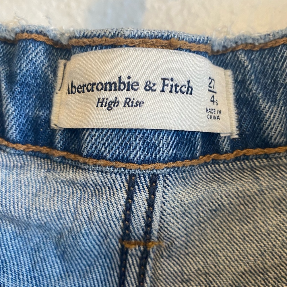 A&F High Rise Dad Jeans (NEVER WORN)